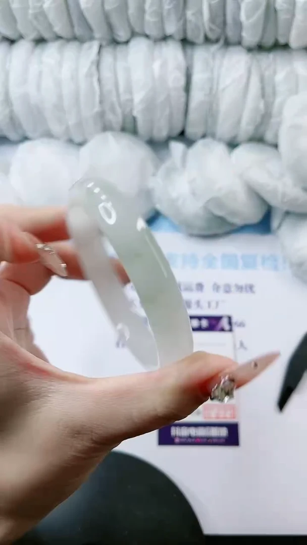 【闪购商品】石英质玉手镯未镶嵌多样性发货V274