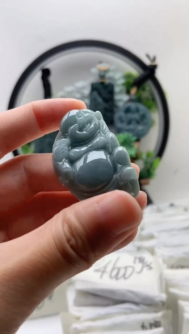 翡翠未镶嵌颈饰佛公