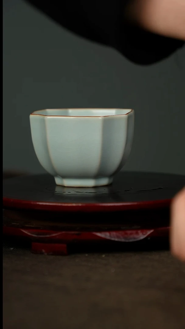 微微瑕 四方葵口杯  无底款