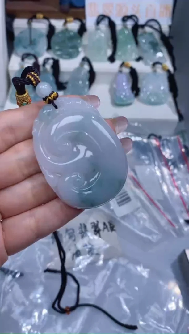 颈饰未镶嵌翡翠吊坠