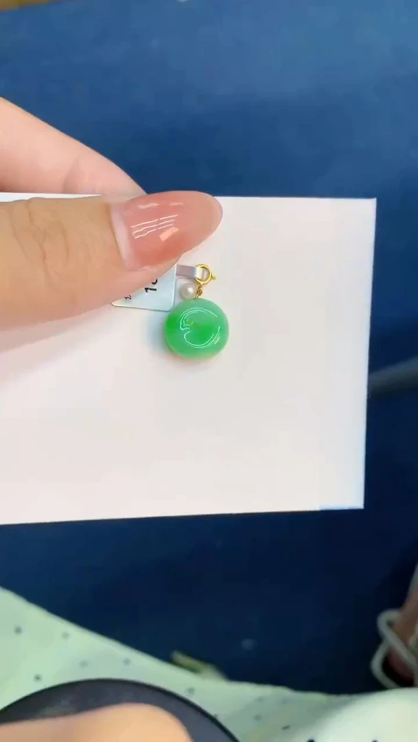 翡翠18K金镶嵌颈饰           1