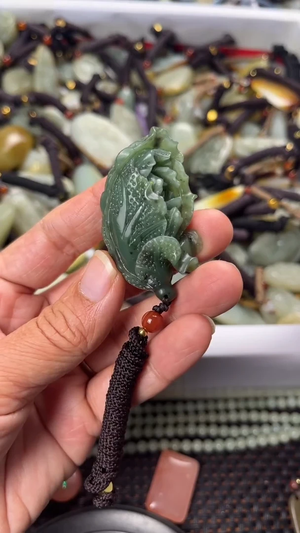 【闪购商品】和田玉颈饰未镶嵌多样性发货没有证书拍一发一有瑕1