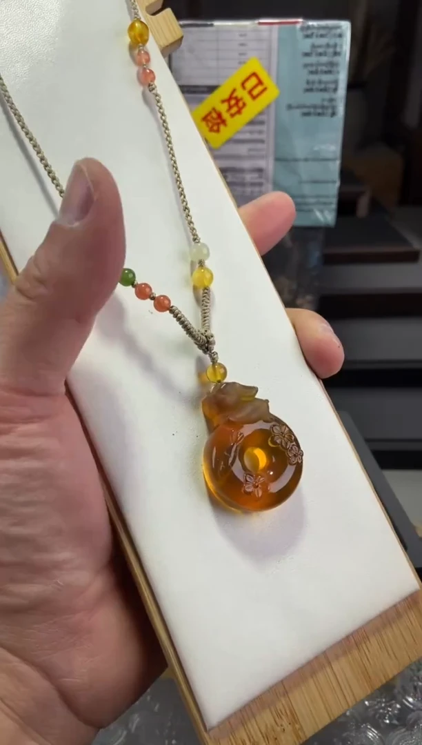 琥珀颈饰未镶嵌小兔子