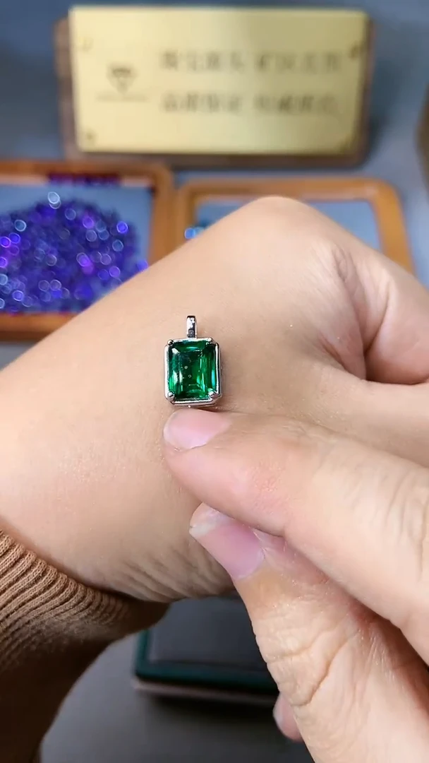 【闪购商品】透辉石吊坠银S925镶嵌354