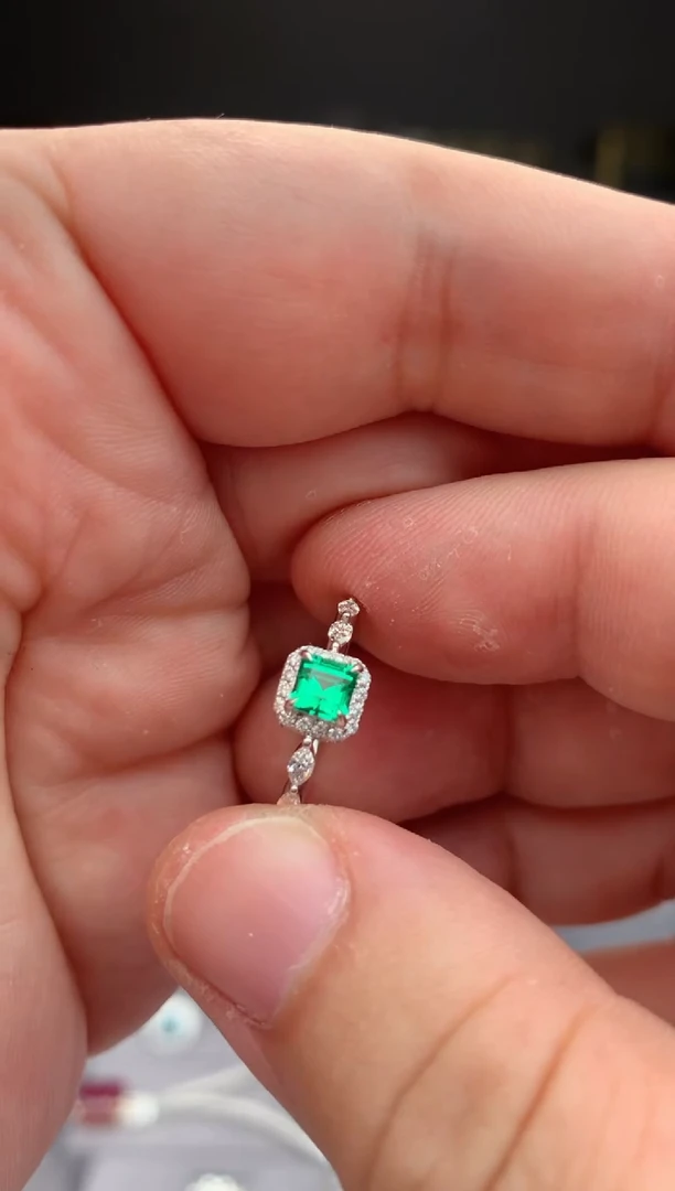 【闪购商品】祖母绿戒指18K金镶嵌36分祖母绿戒指