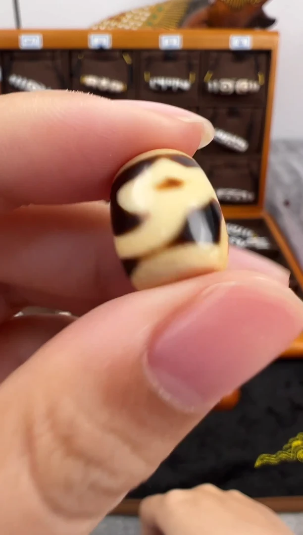 玛瑙/玉髓（覆膜）颈饰未镶嵌51微瑕随机发货