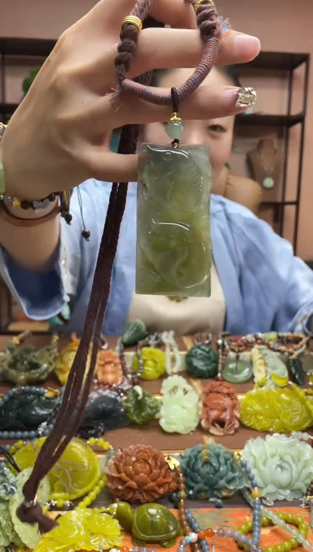 未镶嵌岫玉吊坠·