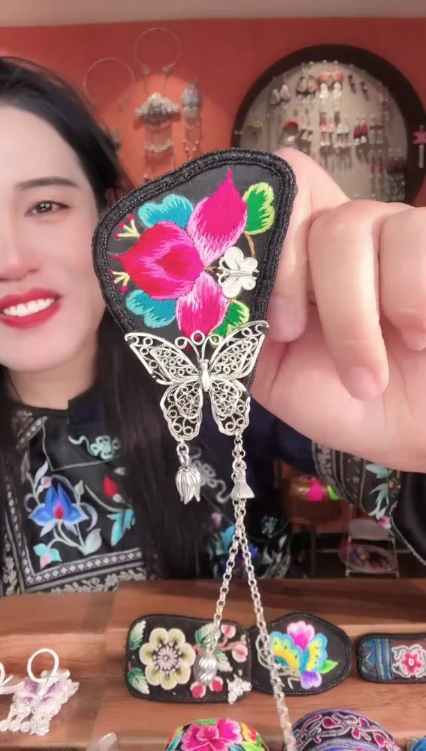 织绣非遗手工苗银苗绣饰品14