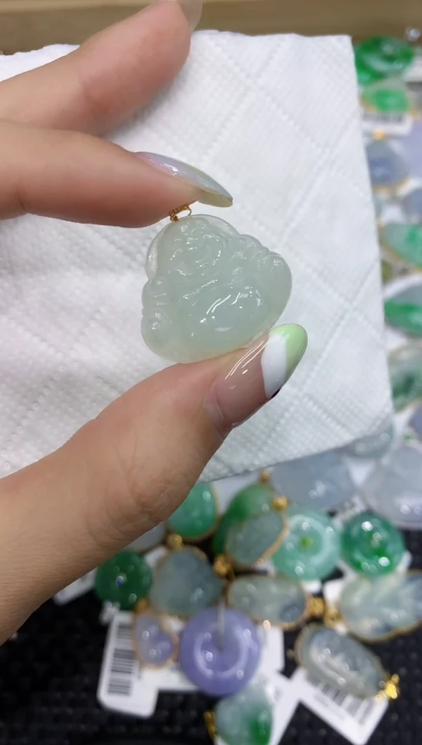 翡翠18K金镶嵌颈饰111111111111