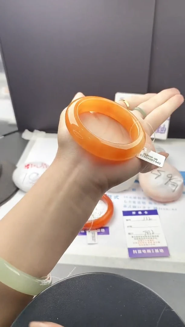 未镶嵌手镯石英质玉j32-HHB54+