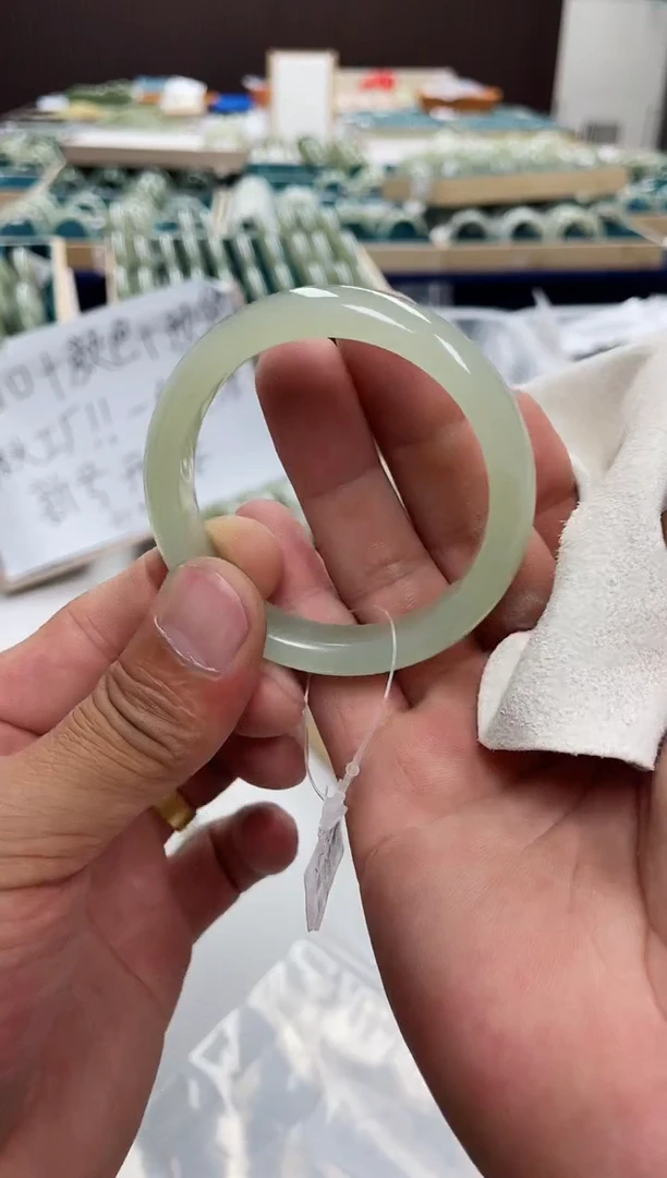 和田玉手镯未镶嵌和田玉手镯