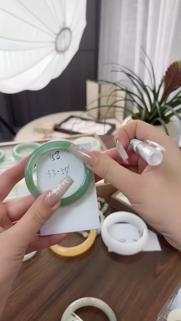 未镶嵌手镯石英质玉158