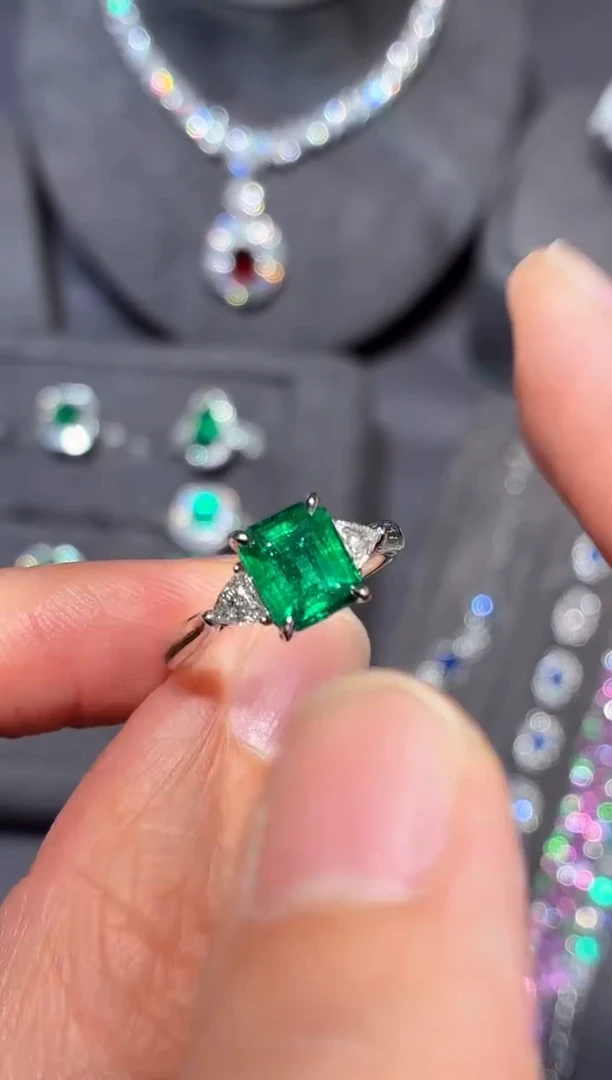 18K金镶嵌戒指祖母绿【闪购】1.81ct/同步展会价/沃顿