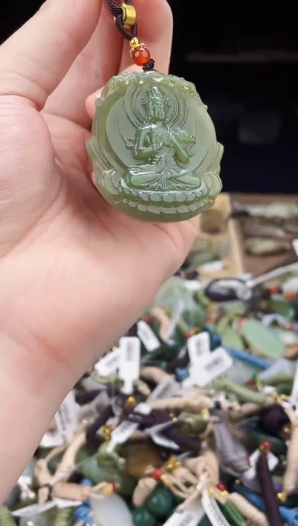 颈饰未镶嵌和田玉1