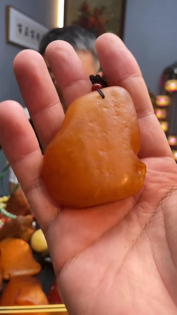 未镶嵌颈饰琥珀吊坠