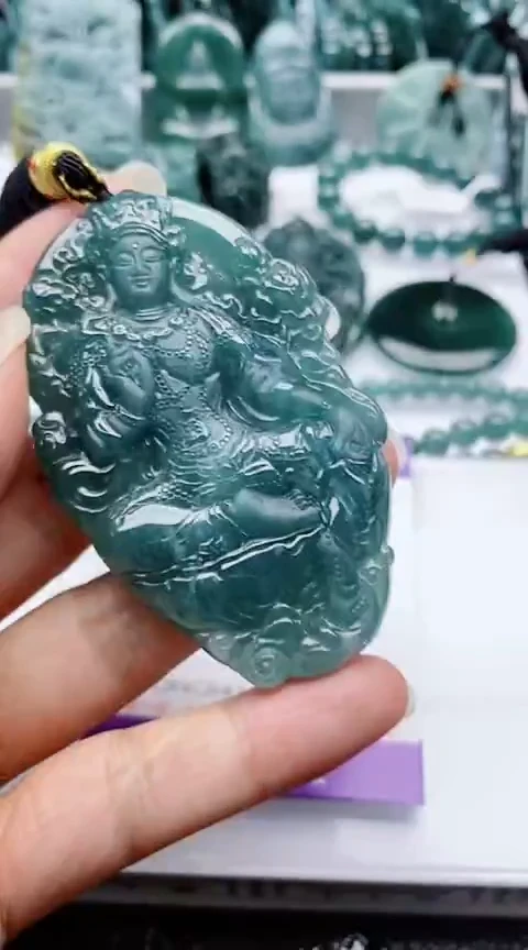 颈饰未镶嵌翡翠
