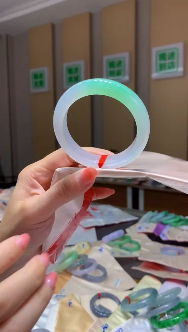 未镶嵌手镯翡翠-Q203 圈口54.4