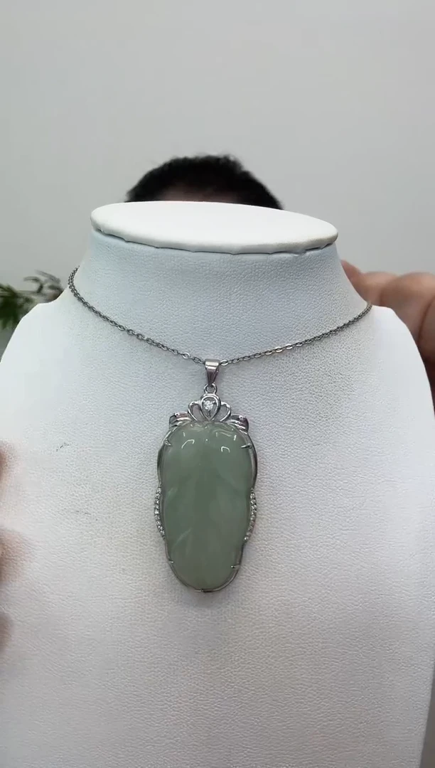 吊坠(赠链)银S925镶嵌翡翠叶子