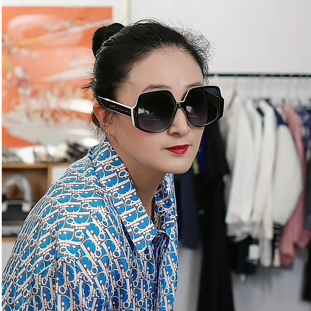 全新未使用 DIOR/迪奥 女士粉色边框粗镜腿太阳眼镜时尚款 101862