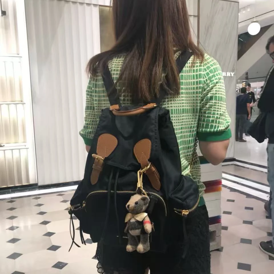 95新 BURBERRY/博柏利 坤球奢选 巴宝莉中号双肩包