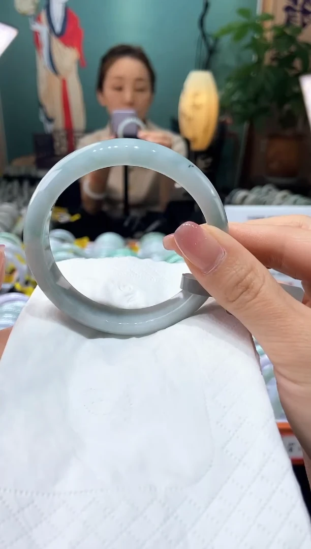 翡翠手镯未镶嵌58圈口t