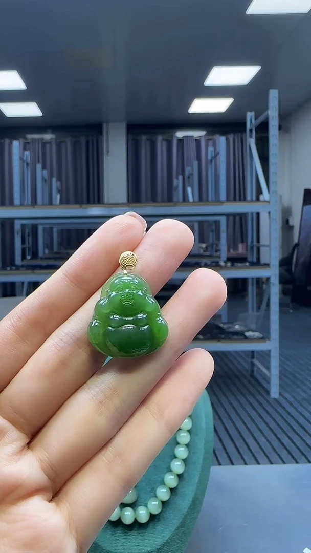 18K金镶嵌和田玉挂件1