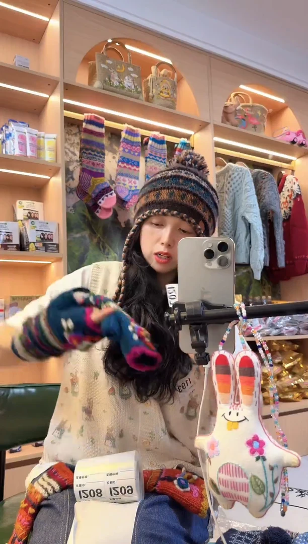 山羊毛手工刺绣针织手套