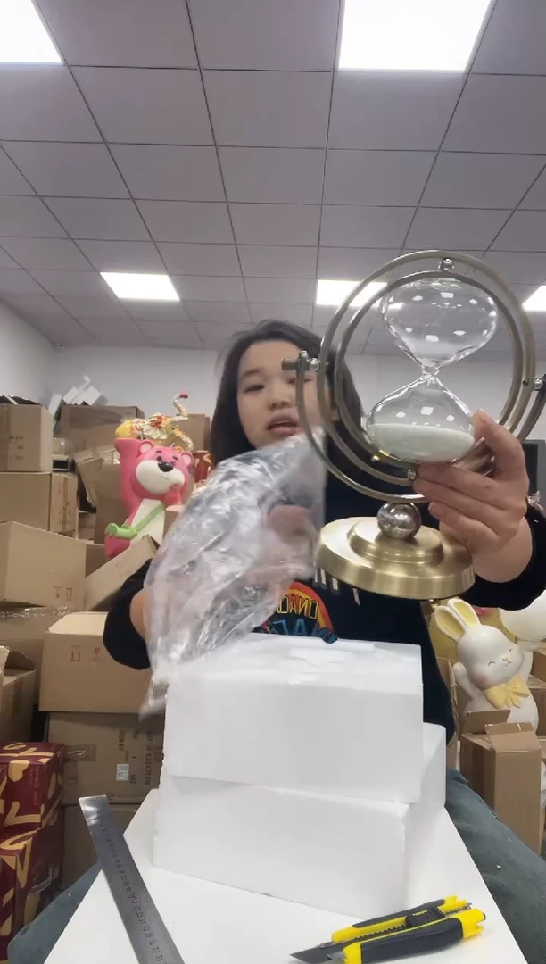树脂万向沙漏摆件