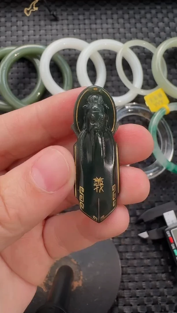 颈饰未镶嵌和田玉塔青关公
