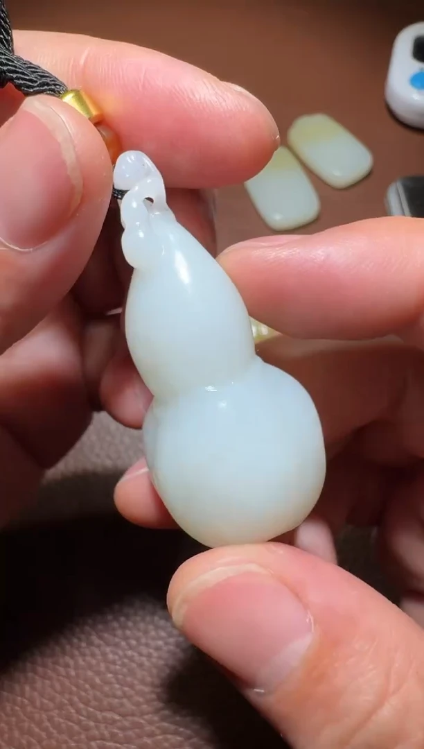 未镶嵌和田玉挂件和田玉