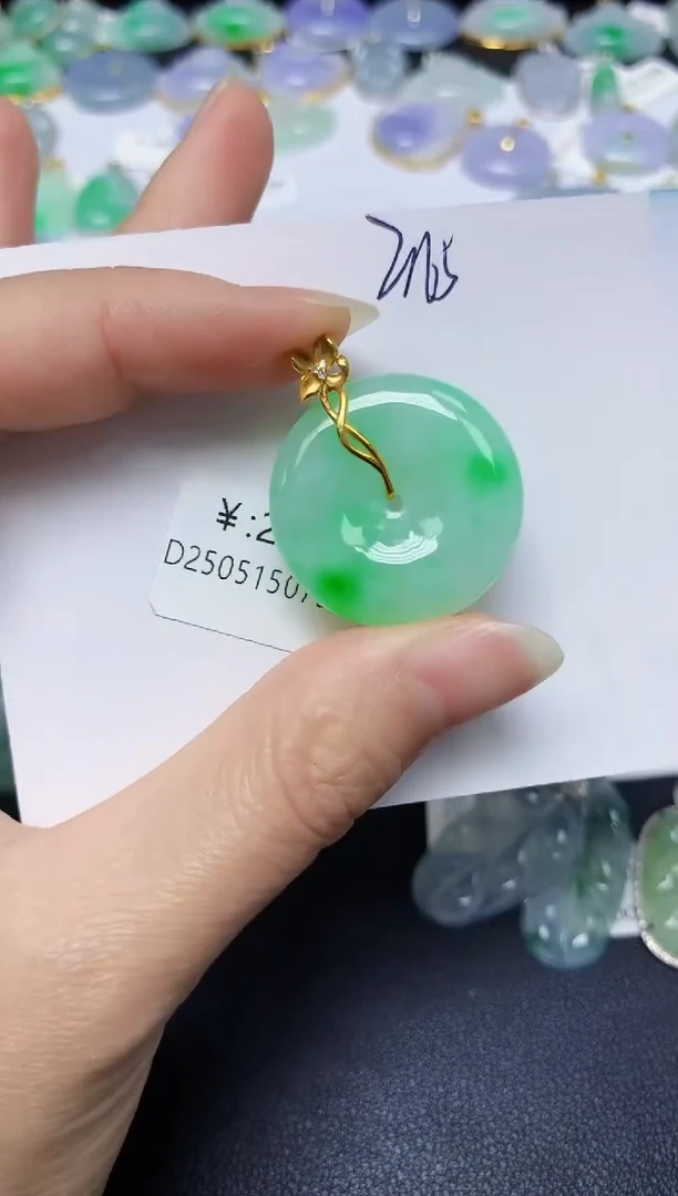 翡翠18K金镶嵌颈饰 天然缅甸翡翠A货