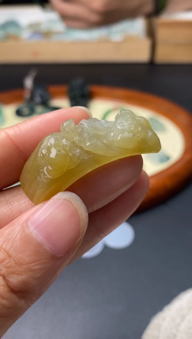 定制翡翠未镶嵌翡翠毛货多样性发其一
