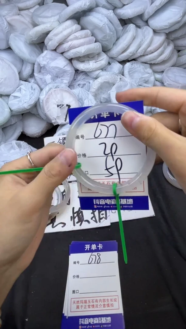 玛瑙/玉髓手镯未镶嵌梵****?677