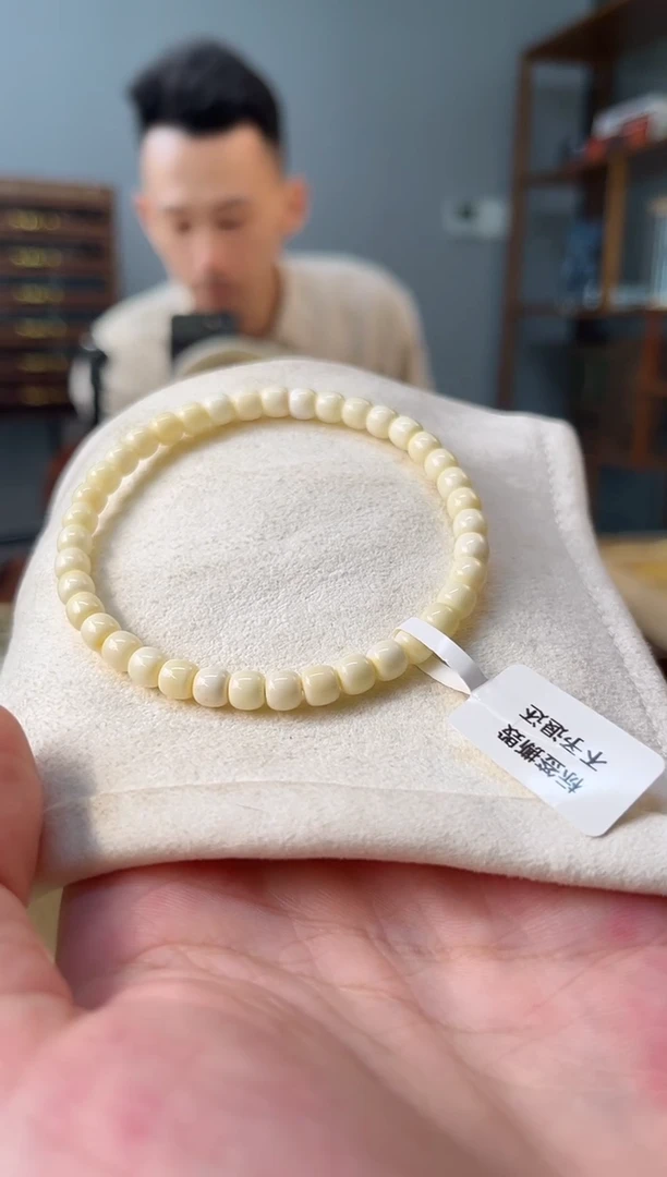 未镶嵌琥珀裸石略*略琥珀蜜蜡（多样性发其一）m001