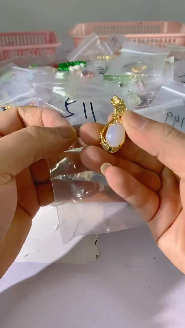 【闪购商品】水晶颈饰银S925镶嵌511红宝，蓝宝，多样性发一件赠链