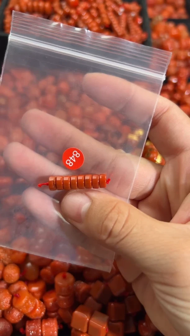 南红玛瑙未镶嵌颈饰1