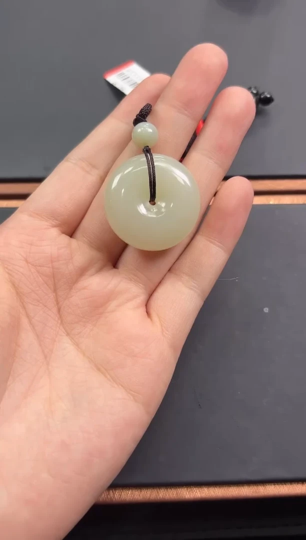 【闪购商品】和田玉吊坠(赠链)未镶嵌且末金山微色差吊坠