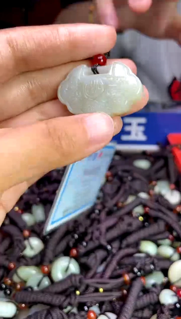 未镶嵌和田玉挂件1