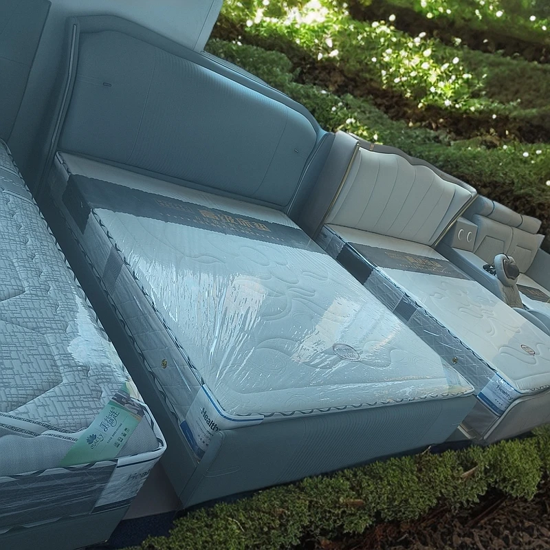 实木框架植物真皮大床。一床两柜