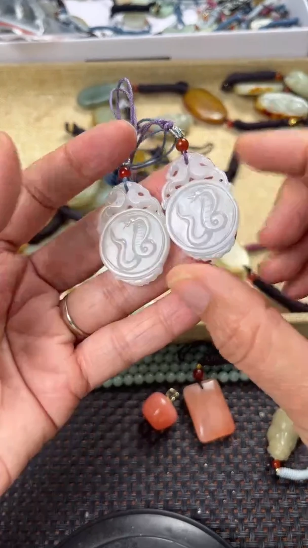 【闪购商品】和田玉颈饰未镶嵌多样性发货没有证书拍一发一有瑕