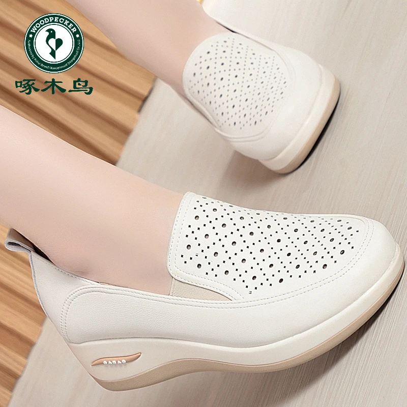 啄木鸟透气时尚皮鞋百搭镂空单鞋老人中老年坡跟软皮软底舒适女鞋