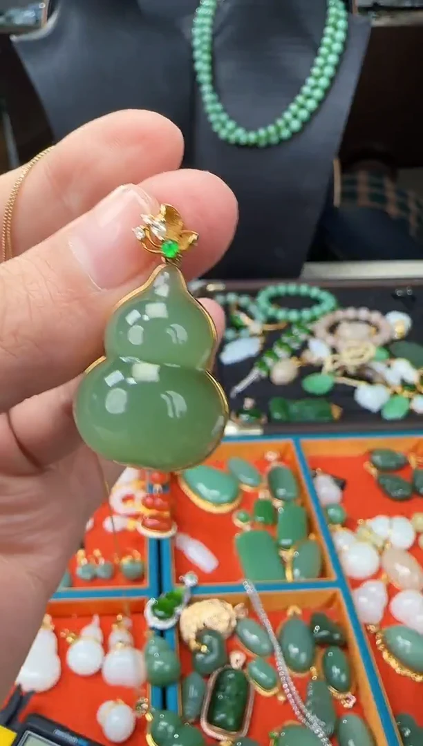 吊坠(不含链)18K金镶嵌和田玉1