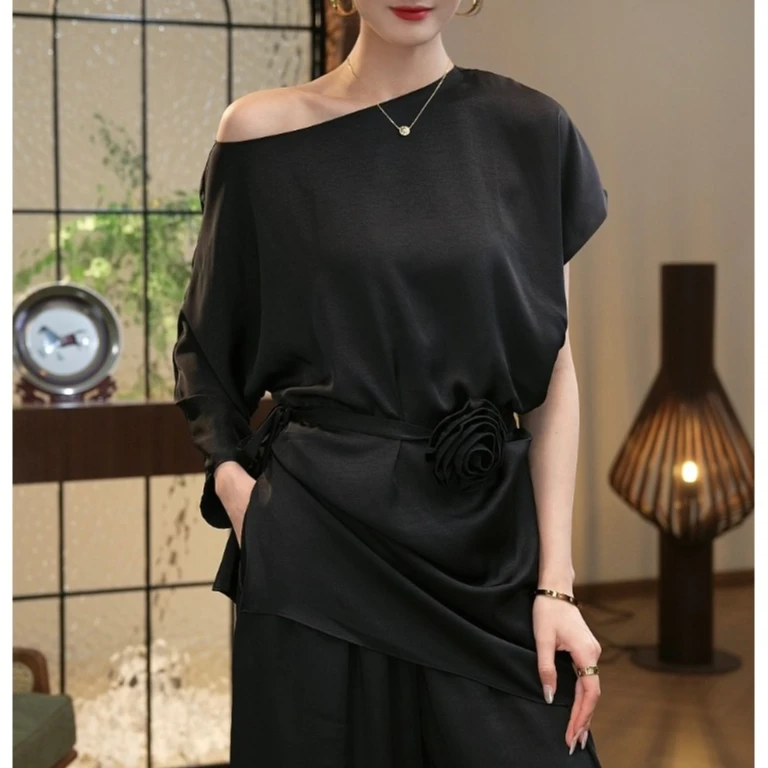 现货2025夏季新款【2123】法式气质轻奢小众设计黑色缎面上衣优雅