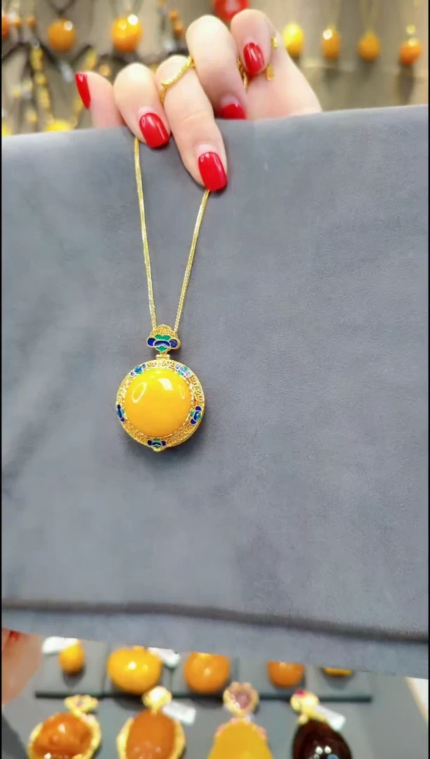 【闪购商品】蜜蜡吊坠(赠链)银S925镀金镶嵌A085蜜蜡吊坠