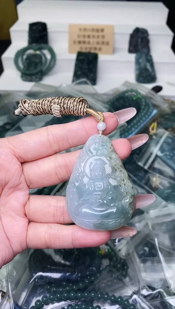 颈饰未镶嵌翡翠