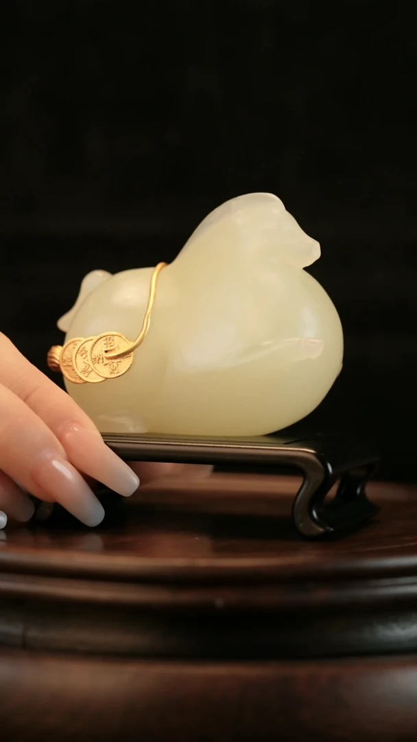 云南石竹叶青雕刻：马背金币