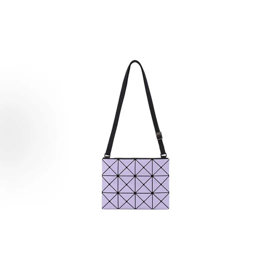 95新 Issey Miyake/三宅一生 思斯专属 三宅一生斜挎包 THZA230