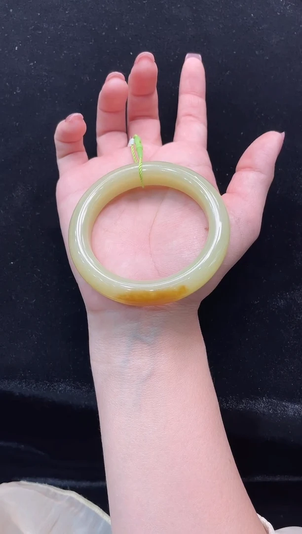 和田玉手镯未镶嵌新疆若羌糖黄口56圈口上等和田玉手镯女