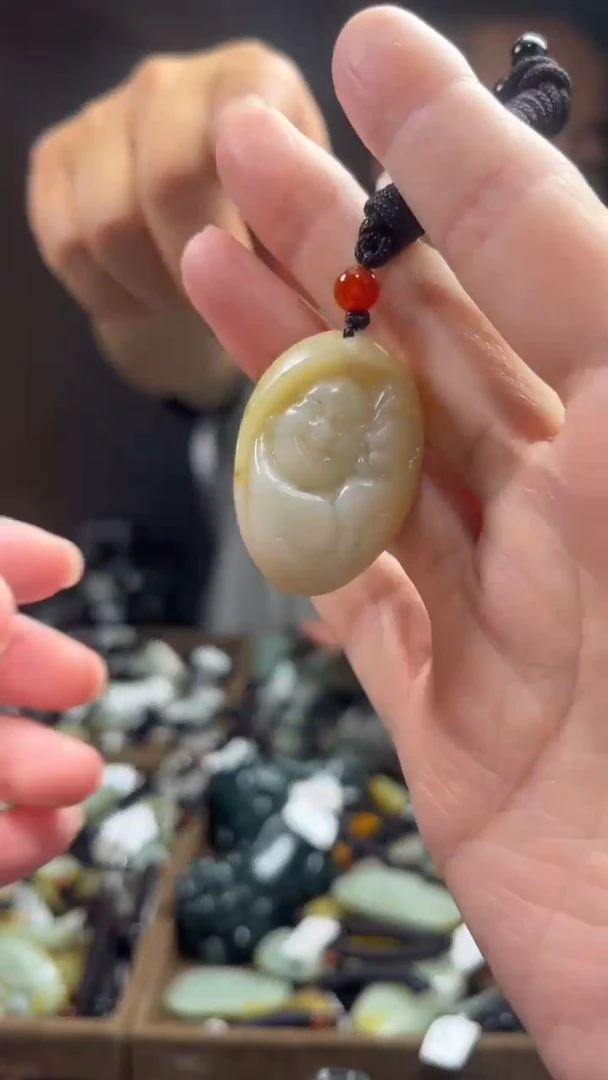 和田玉未镶嵌颈饰·