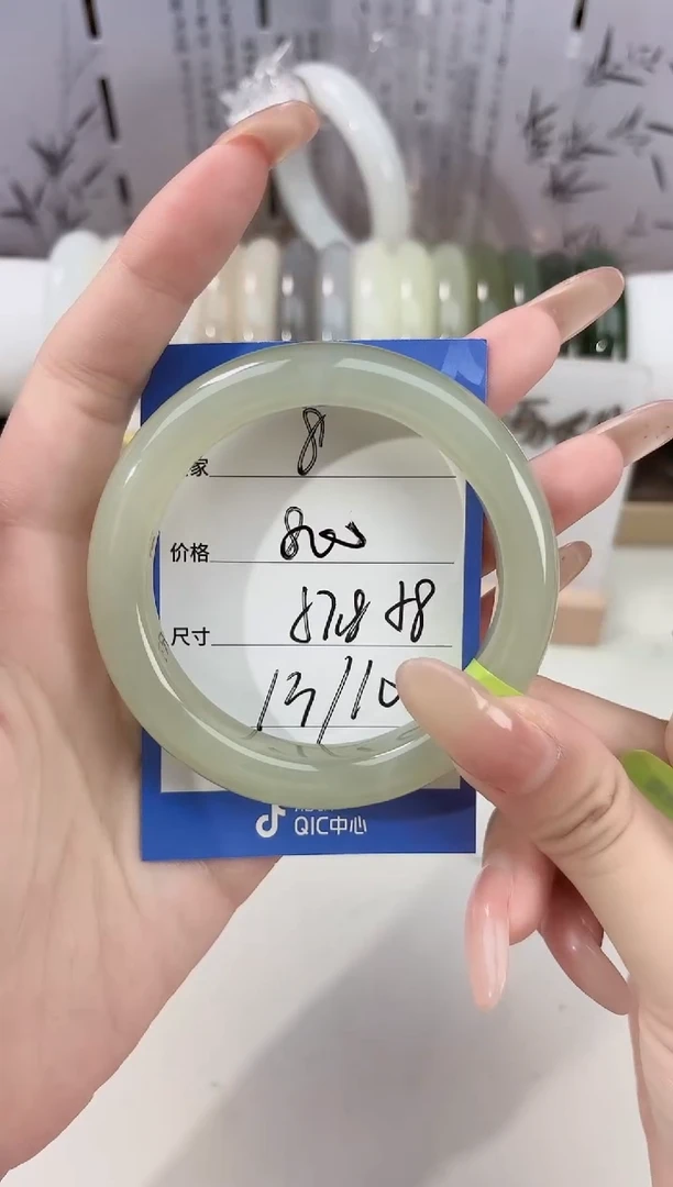 未镶嵌手镯和田玉浅晴7